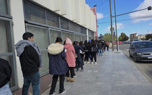 El empleo privado formal acumula 14 meses de caída consecutiva y ya se ubica en niveles de 2014