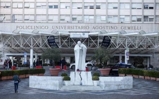 El Vaticano confirmó que la cirugía del papa León XIV “concluyó con éxito”