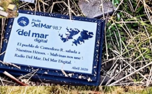 Indignación por el retiro de placas en el Cementerio de Darwin: “Tienen un valor simbólico y emotivo muy alto”