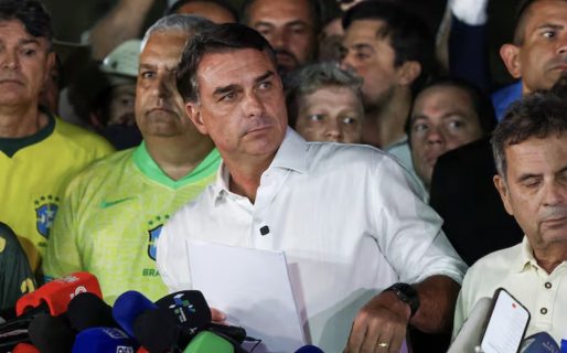 <strong>Hay un avión retenido en Puerto Iguazú: sospechan que Flávio Bolsonaro intentaba irse a EE.UU.</strong>