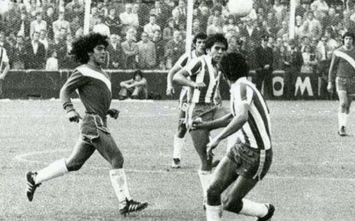 Una tarde de miércoles con aroma a domingo que cambió la historia del fútbol argentino: A 50 años del debut de Diego Maradona