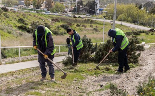 Continúan las tareas de reacondicionamiento de espacios públicos en distintos puntos de Comodoro