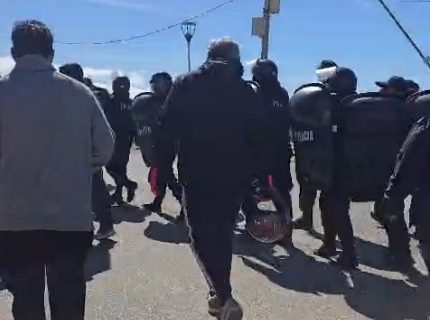 Tensión en las calles: Rosales denunció represión policial y rechazó la propuesta del Gobierno para devolver descuentos