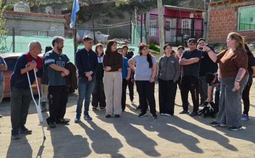 Funcionarios provinciales dialogaron con vecinos de los barrios Máximo Abásolo y Eva Perón
