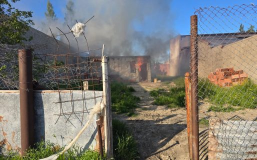 Se calefaccionaba con leña y se inició un incendio en su vivienda