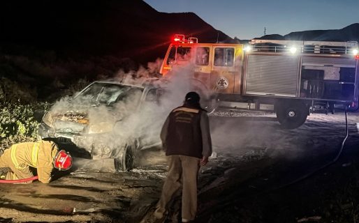 Principio de incendio en proximidades de Laprida: Una Ford Ecosport sufrió daños en la parte delantera por una falla mecánica