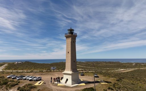 Entregaron un dispositivo de seguridad a la Armada para dotar de videovigilancia al Faro San Jorge