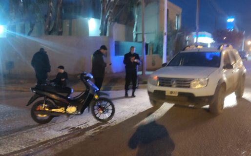 Colisión en la Avenida Hipólito Yrigoyen: Secuestraron una moto por falta total de documentación