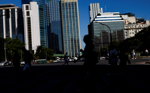 Por qué se frenó la actividad económica y qué esperan los especialistas para el futuro