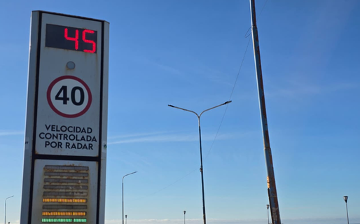 El tótem de control de velocidad de avenida Ducos ya se encuentra en funcionamiento