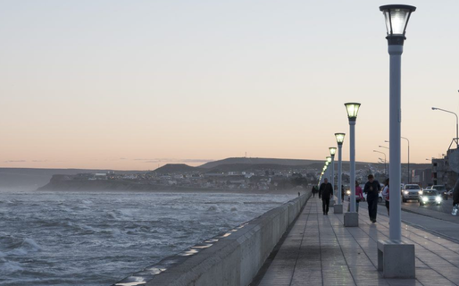 Comodoro conmemora el Día Internacional de las Personas Mayores con una caminata en el Paseo Costero