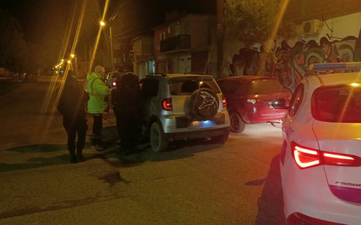 Conducía a alta velocidad y casi atropella a transeúntes: terminó demorado