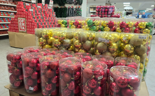 A dos meses de las fiestas, los adornos navideños ya están a la venta
