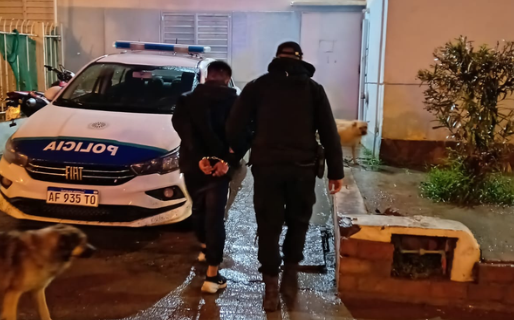Intentó robar una notebook de una vivienda y los vecinos lo retuvieron hasta la llegada de la Policía