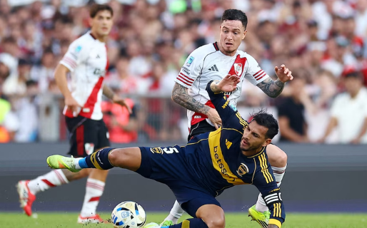 Con un homenaje a Messi y Maradona: así es la pelota especial con la que se jugará el Superclásico