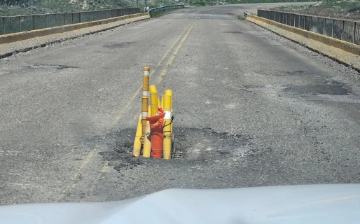 Alerta en Ruta 40: Un agujero en el puente de Lepa expone el alarmante deterioro