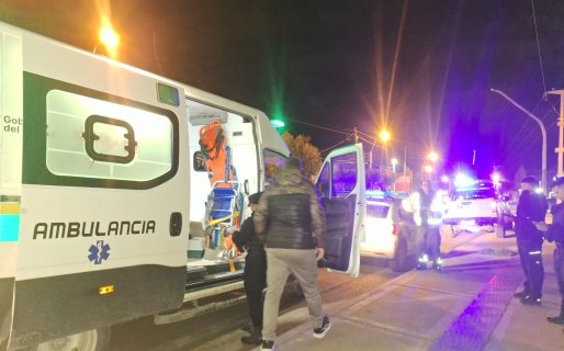 Accidente entre un auto y una moto en Km. 5 dejó a un joven de 28 años hospitalizado