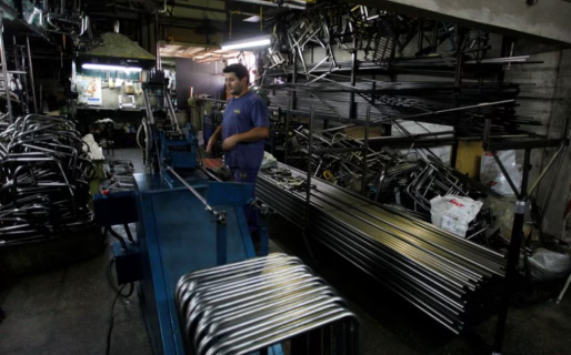 El dato que expone el desafío de la economía: aumentaron 11% las horas trabajadas pero la producción solo subió 3% en diez años