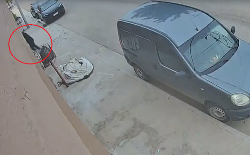 Esperaron a que saliera de su casa y entraron a su patio en Km 3