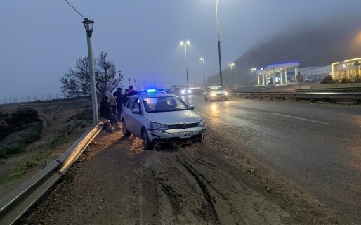 Despiste en la Ruta 3 por la calzada húmeda: Una conductora chocó contra el guardarraíl cerca de la estación Eureka