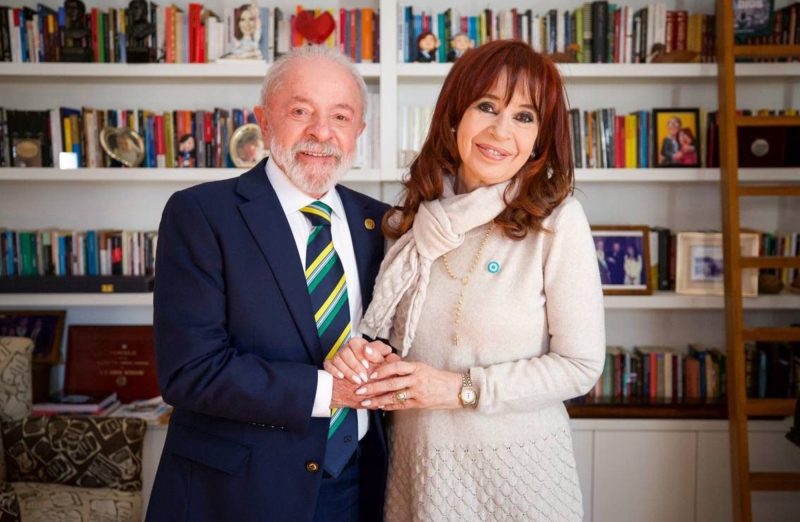 Cristina se envalentona con la victoria de Lula y toma fuerza su candidatura a la presidencia