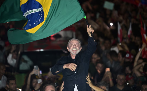 Lula da Silva ganó un histórico balotaje a Flávio Bolsonaro y asumirá un cuarto mandato en Brasil