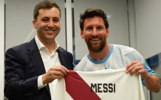 Messi fue nombrado socio honorario de River Plate antes de su despedida: el detalle en el carnet que hizo furor