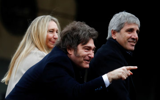 El plan de Milei para lanzar su campaña, la foto del Papa con Kicillof que incomoda al Gobierno y el límite de Karina a la Iglesia