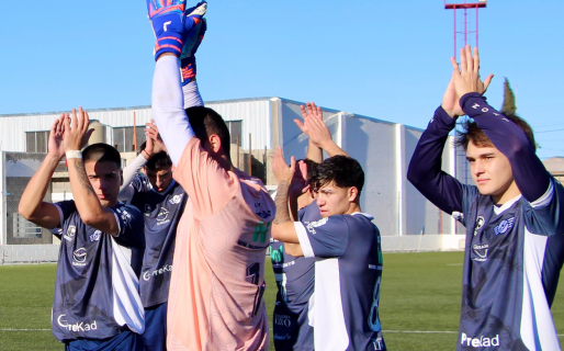 Newbery ganó y trepó a la cima de la zona B