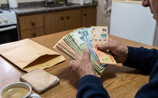 Ocho de cada diez argentinos considera que su salario no le gana a la inflación