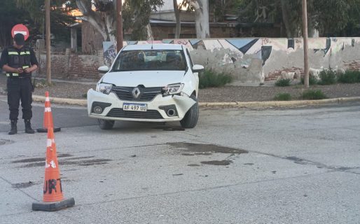 Colisión en la villa balnearia: Dos autos chocaron en la esquina de Moyano y Guerrico